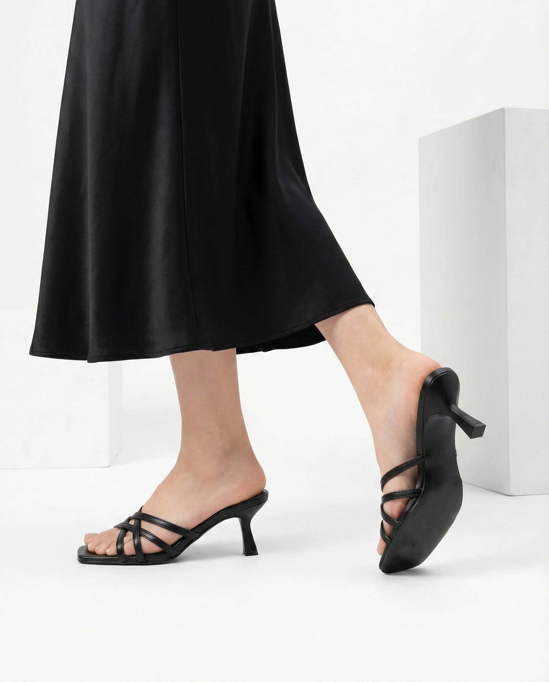 Monzas Çapraz Bantlı Kadeh Topuklu Terlik Mule - SİYAH FOLYO