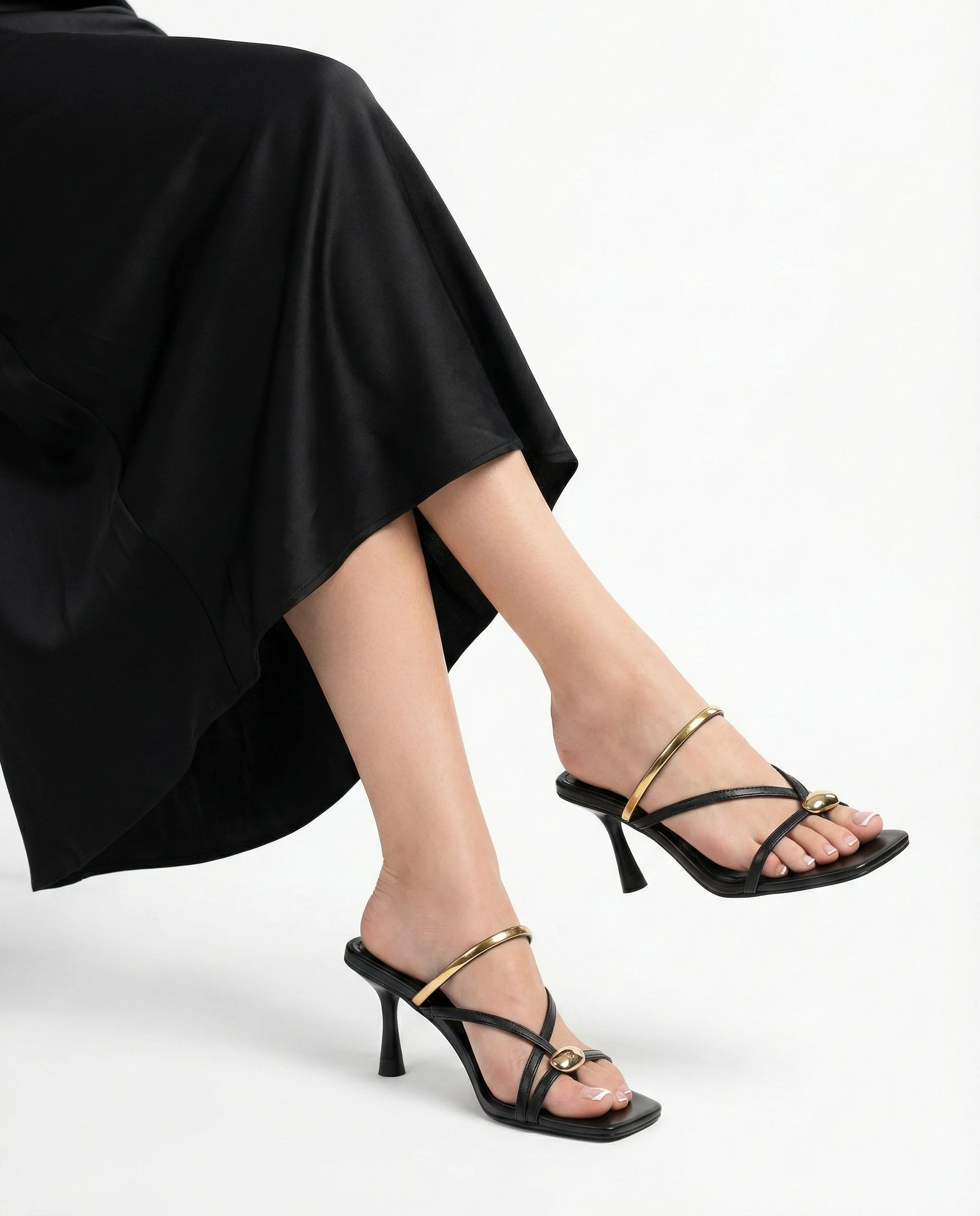 Dolia Gold Bantlı Parmak Arası Kadeh Topuklu Terlik - SİYAH CİLT
