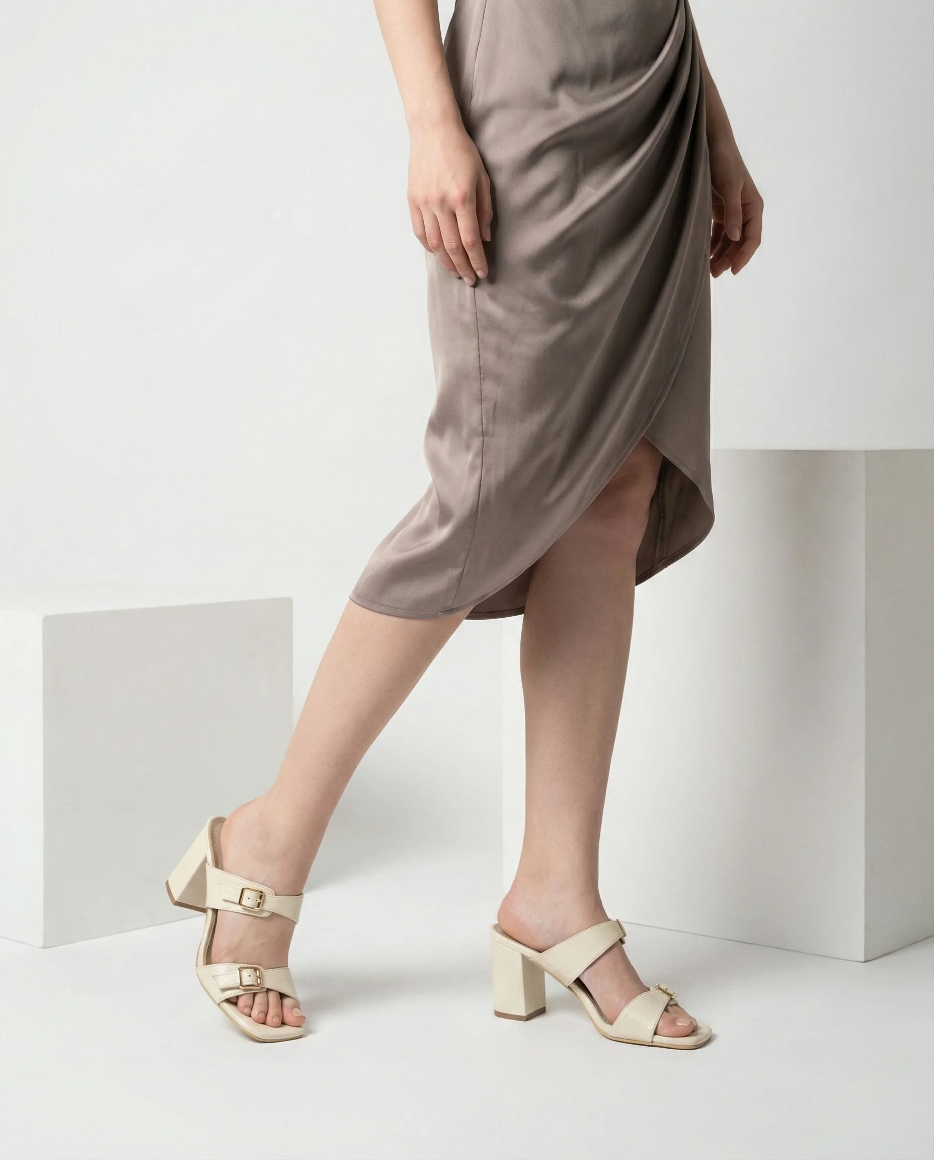 Belvia Çift Bantlı Toka Detaylı Topuklu Mule Terlik - EKRU REAL