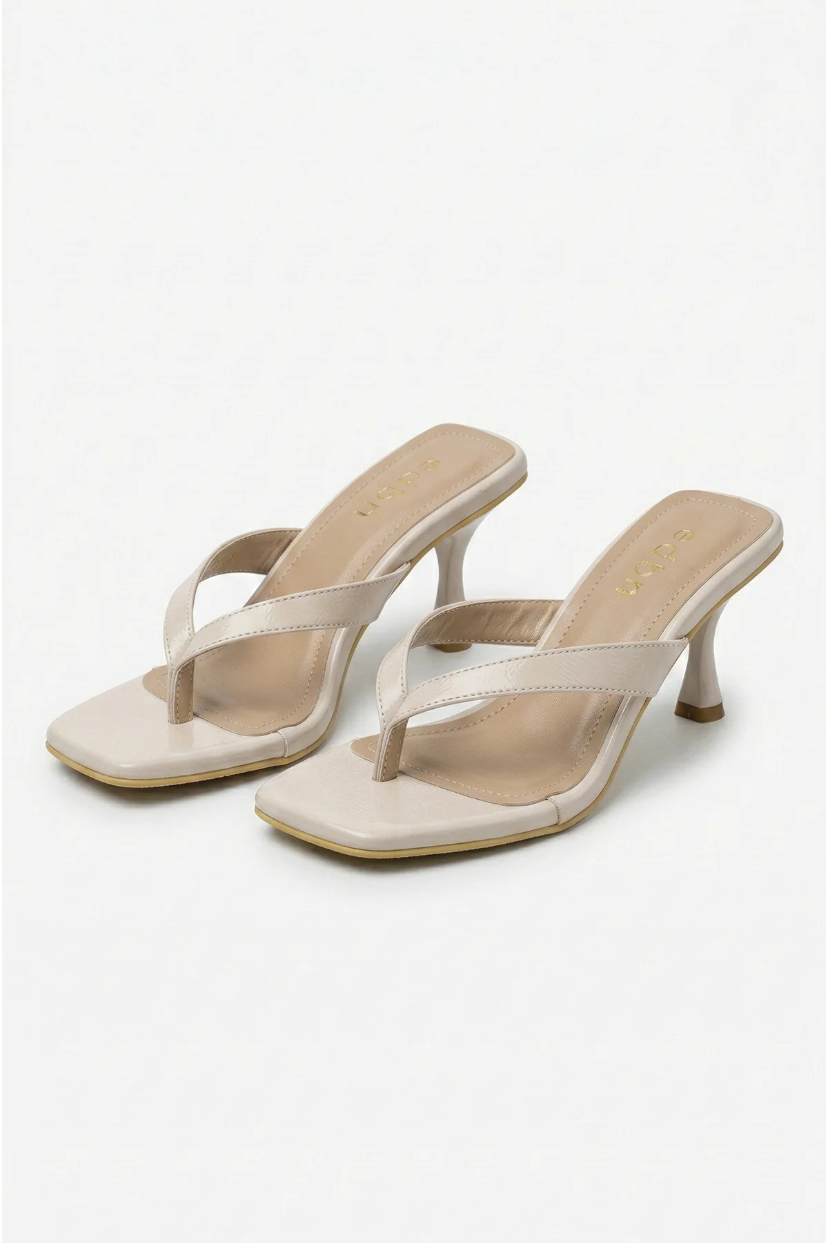 Zelda Geniş Bantlı Parmak Arası Kadeh Topuklu Kadın Terlik