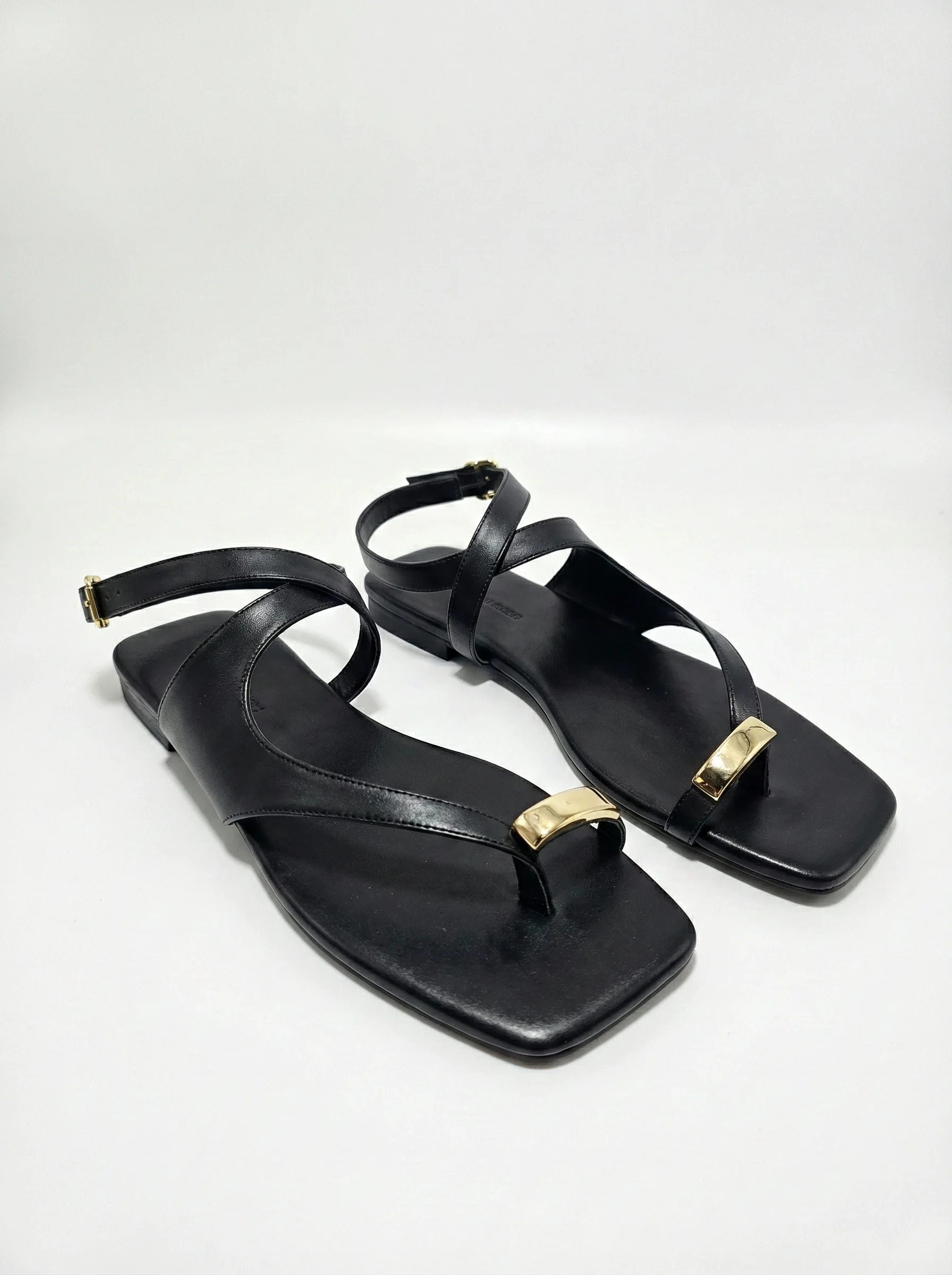 Calvi Gold Detaylı Bilekten Bağlamalı Sandalet