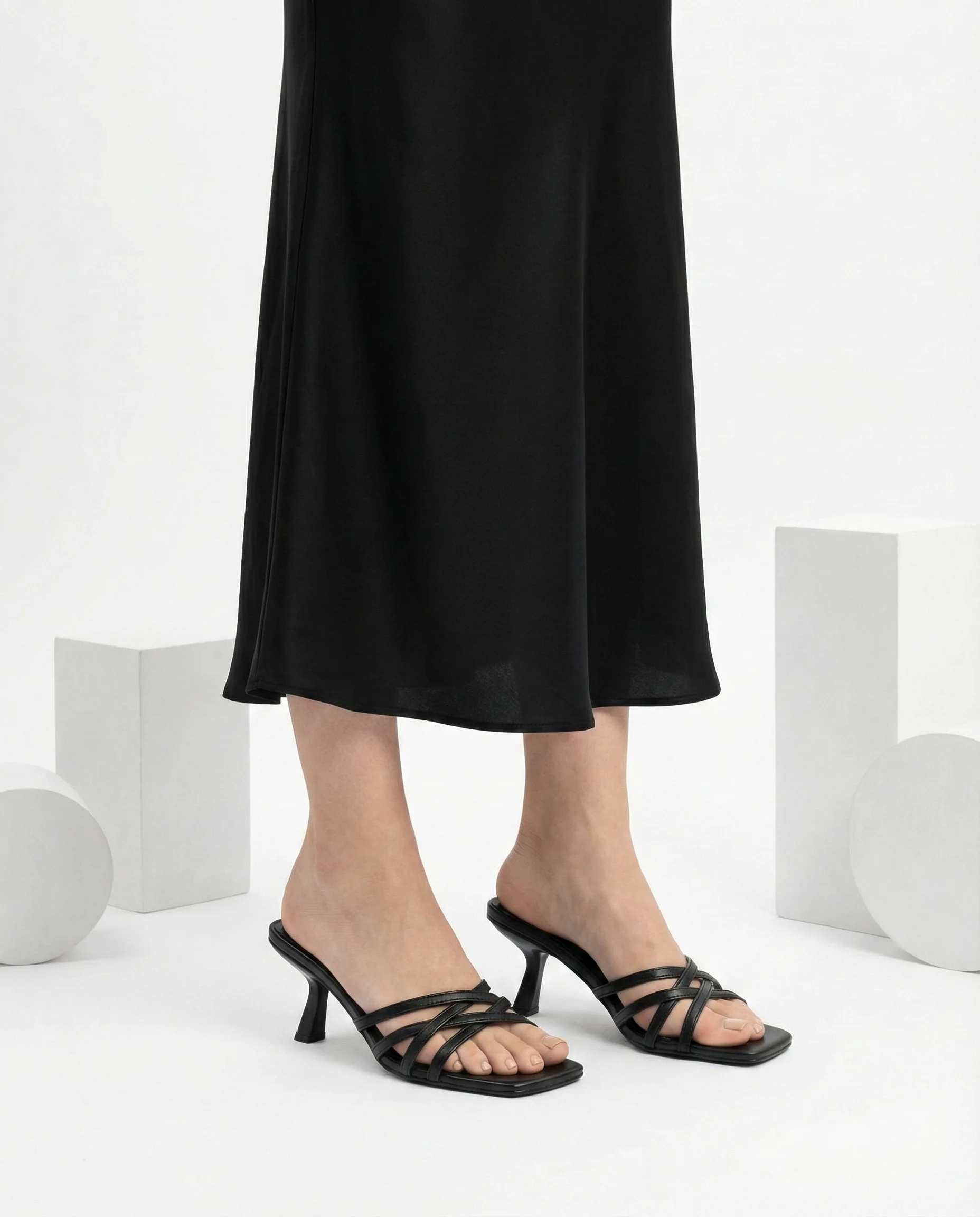 Monzas Çapraz Bantlı Kadeh Topuklu Terlik Mule - SİYAH FOLYO