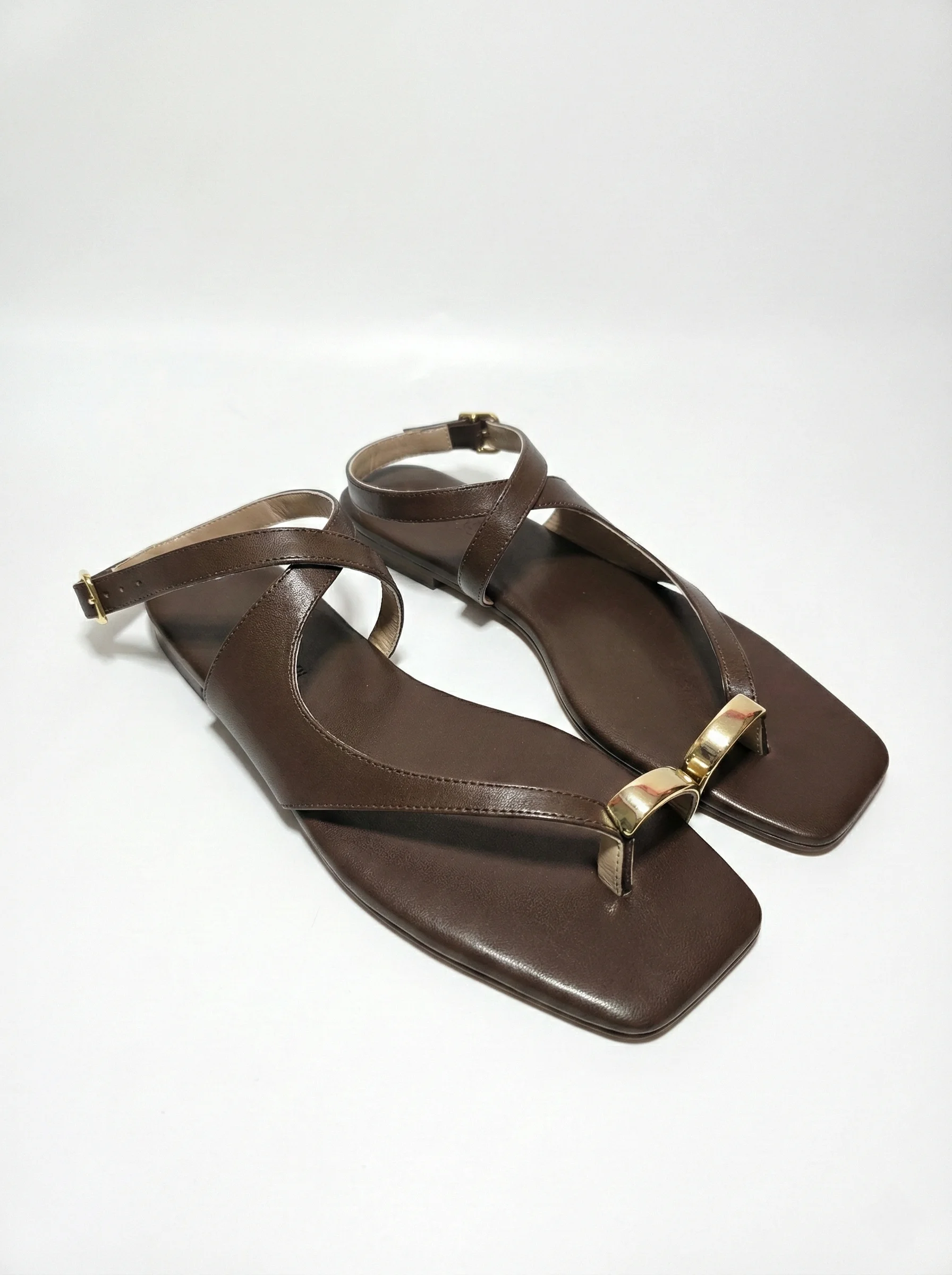 Calvi Gold Detaylı Bilekten Bağlamalı Sandalet