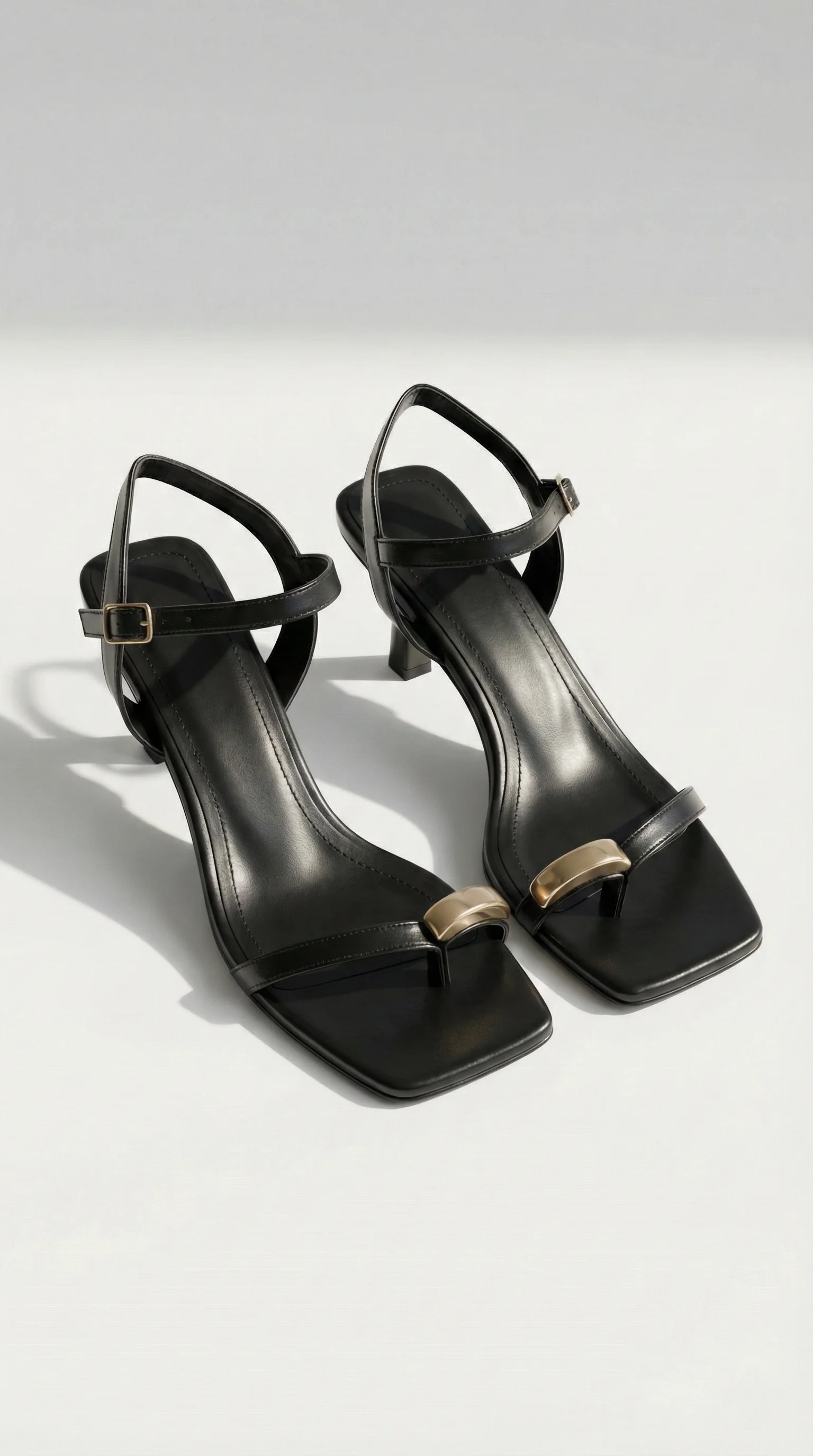 Mirala Gold Aksesuarlı Kadeh Topuklu Sandalet Serisi - SİYAH CİLT